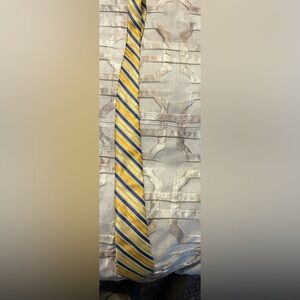 Yellow tie